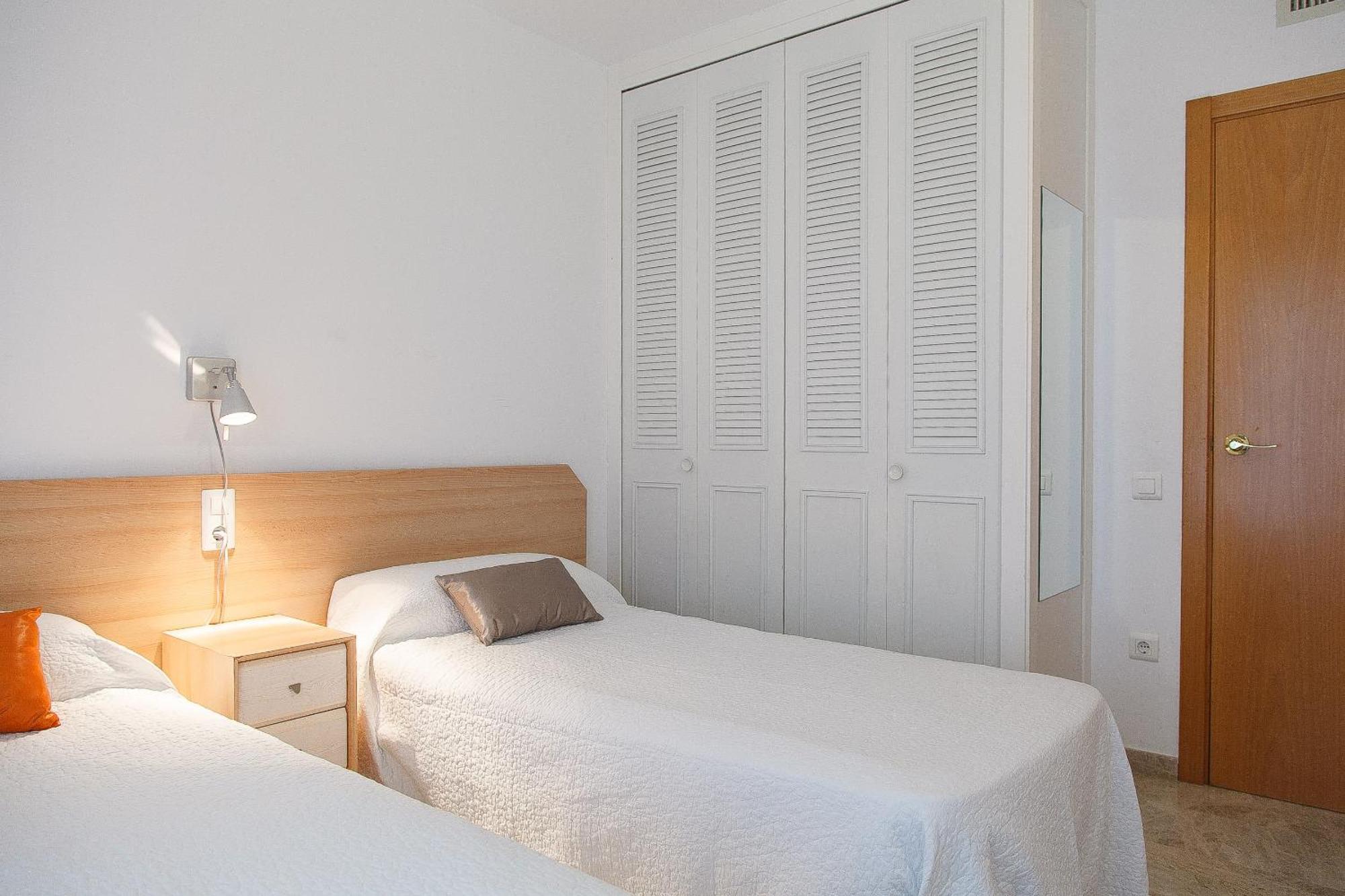 Uhc Ventura Park Apartments 살루 객실 사진