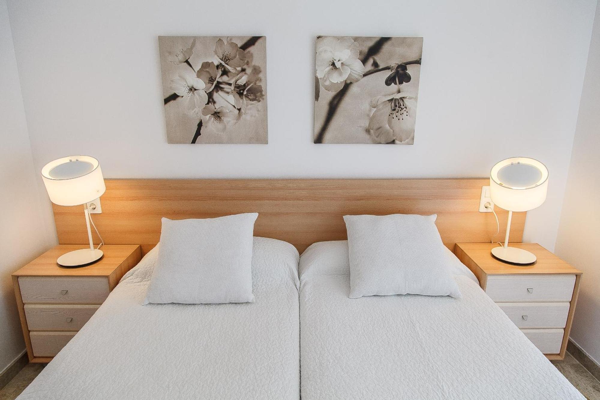 Uhc Ventura Park Apartments 살루 객실 사진